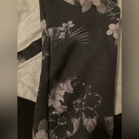 CARBON Grey Hooded Sweatshirt. Size Medium. - Picture 6 of 7